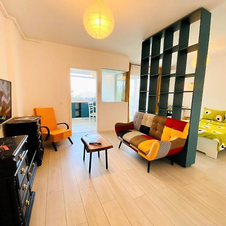 Plaza View Studio Bukarest Exteriör bild